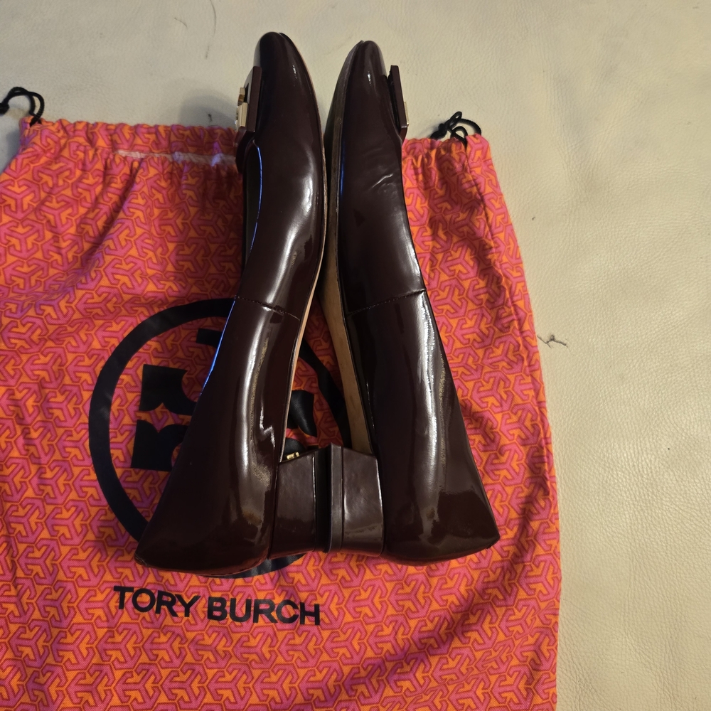 Tory Burch Women's Brown Patent Leather Logo Ballet Flats - Picture 6 of 16